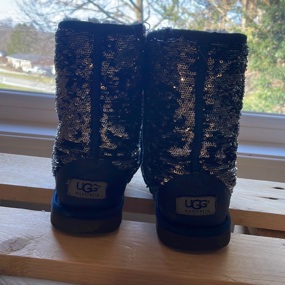 UGG BOOTS reversible sequin blue and silver!